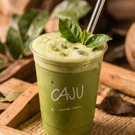 Copo de mate gelado com hortelã